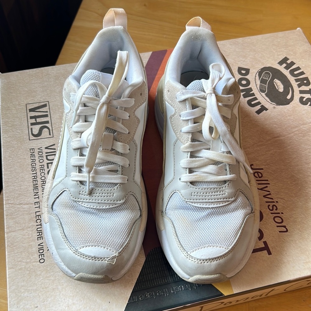 Puma tennis shoes